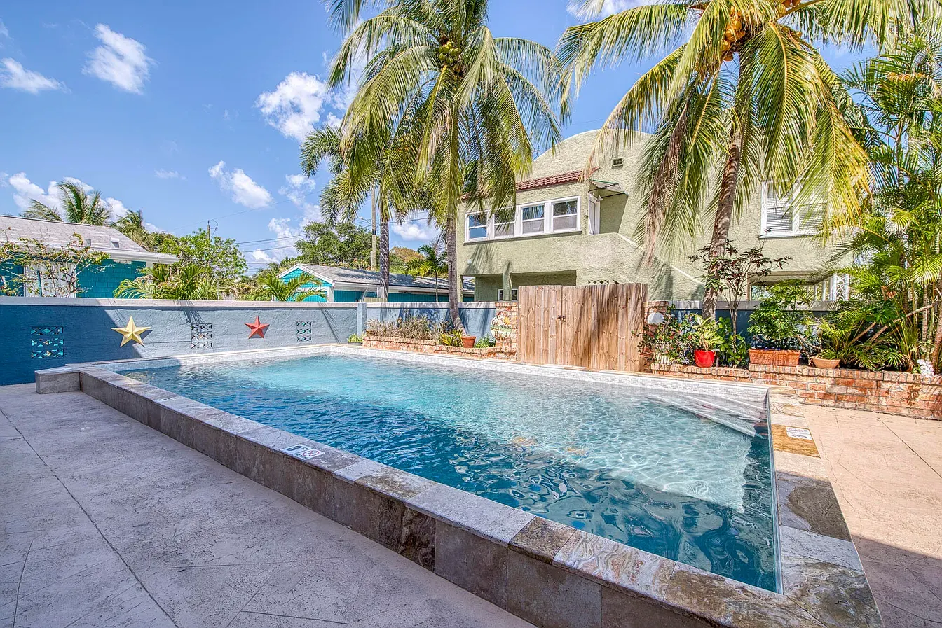 Pool Amenities
